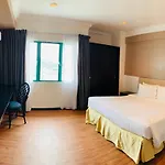 Likas Square - Kk Spacious Homestay