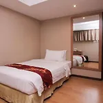 Likas Square - Kk Spacious Homestay